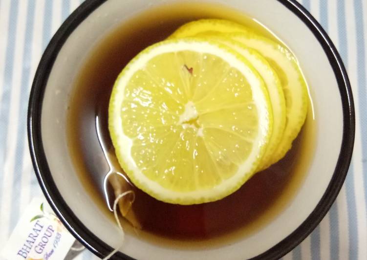 Bagaimana Membuat Air Teh Panas dan Lemon Anti Gagal
