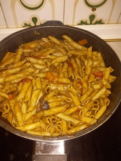 Una foto de Macarrones con calamares en su tinta por el chef David rico rico