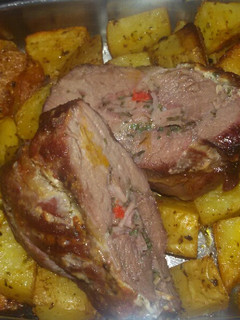 Una foto de Colita de cuadril mechada con papas rústicas