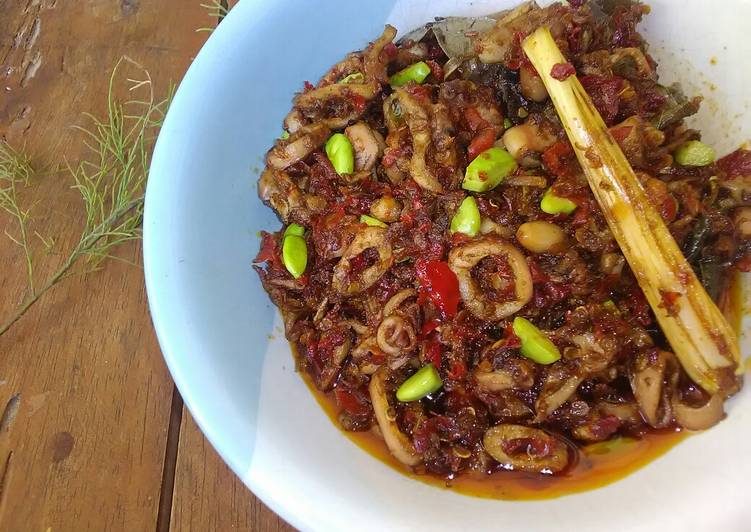 Bagaimana Membuat Sambal Cumi Petai, Lezat