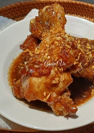 Hình của món Đùi gà chiên giòn sốt me.