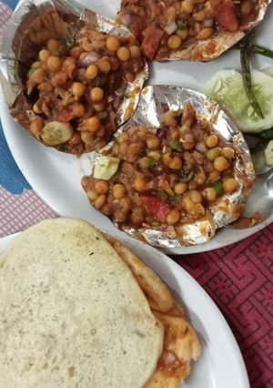 A picture of Matar kulche.