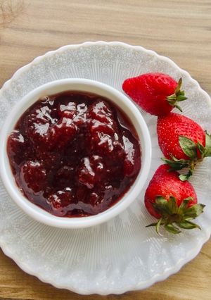 عکسی از دستور مربا و‌شربت توت فرنگی🍓