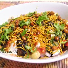 A picture of Mathri Chaat (Savory Snack).