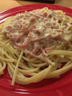 Sonkás-sajtszószos tészta recept fotója