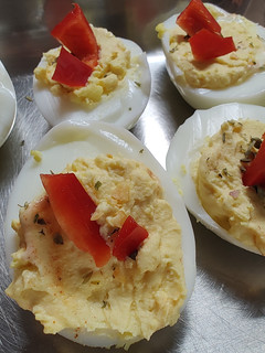 Una foto de Huevos rellenos picantes