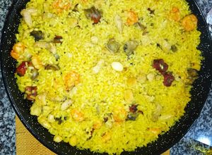 Una foto de Paella a mi manera