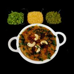 A picture of Green sorghum and green wheat khichdi.