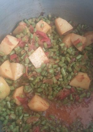 A picture of Sem phali with Aloo.