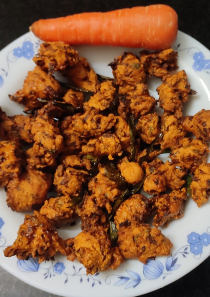 கேரட் பக்கோடா (Carrot pakoda recipe in tamil) செய்முறை முக்கிய புகைப்படம்