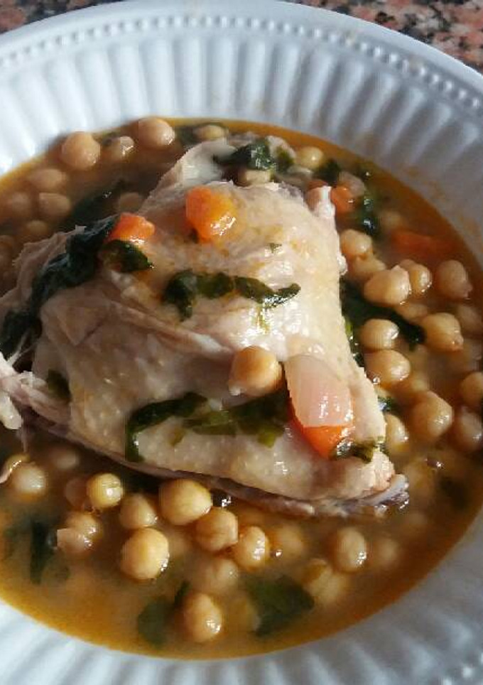 Una foto de Garbanzos con pollo y calabaza