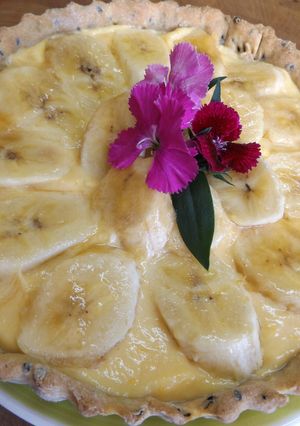 Una foto de Tarta de plátanos con crema de naranja sin azúcar, y sin harina de trigo
