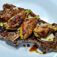 A picture of Steak with caramelized figs, blue cheese and balsamic.