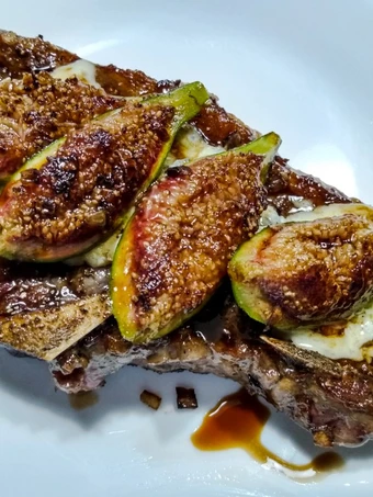 Easy Way Make Recipe Steak with caramelized figs, blue cheese and balsamic that is Delicious, Really Delicious}