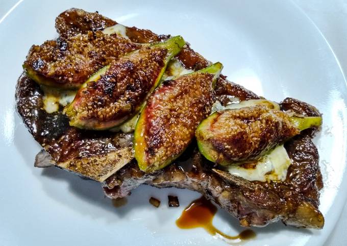 Steps to Make Real Steak with caramelized figs, blue cheese and balsamic for Vegetarian Food