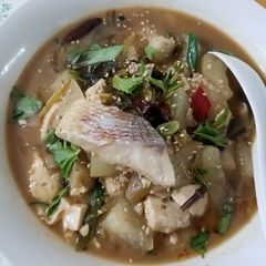 A picture of Snapper in pickled mustard broth酸菜鱼片.