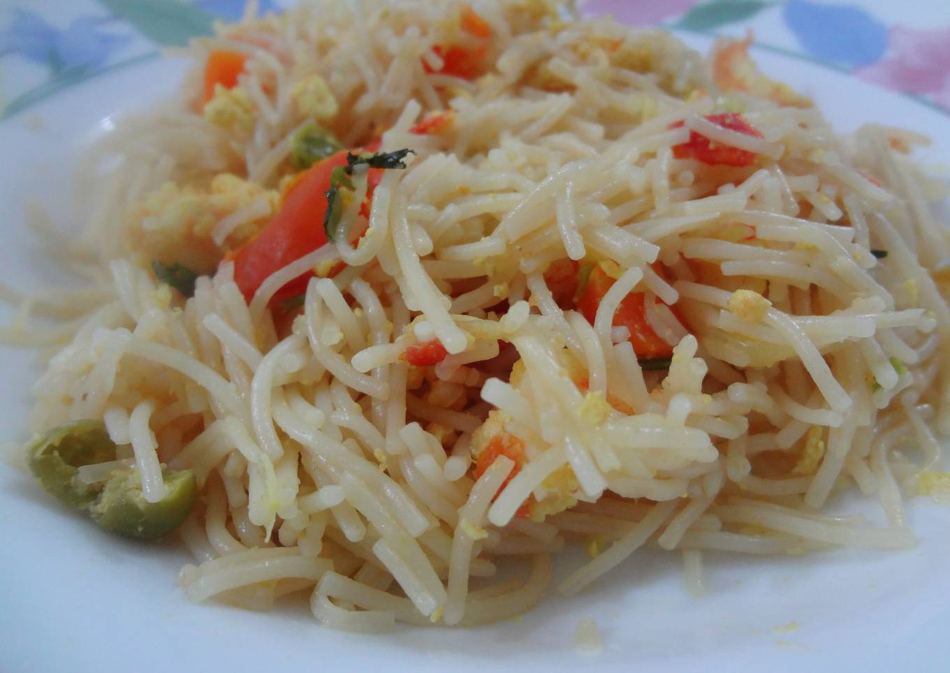 Mee Siam (Spicy Stir Fried Vermicelli)