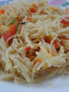 A picture of Mee Siam (Spicy Stir Fried Vermicelli).