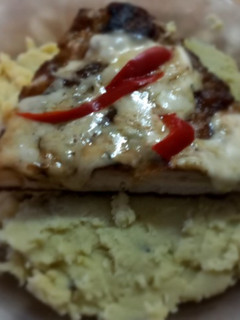 Una foto de Matambre de cerdo con puré de batatas con miel