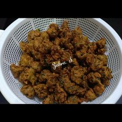 A picture of Crispy Tukdi bhajiyas.