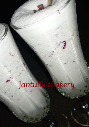 A picture of Grapes milkshake.