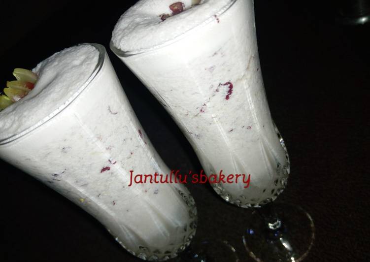 Steps to Prepare Super Quick Homemade Grapes milkshake