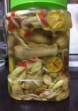 Hình của món Chân gà ngâm sả tắc.
