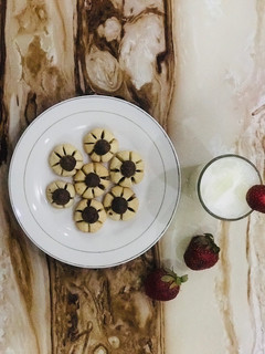 A picture of Flower cookies.