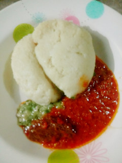 A picture of Tuwon cous-cous da miyar danyen kubewa d stew.