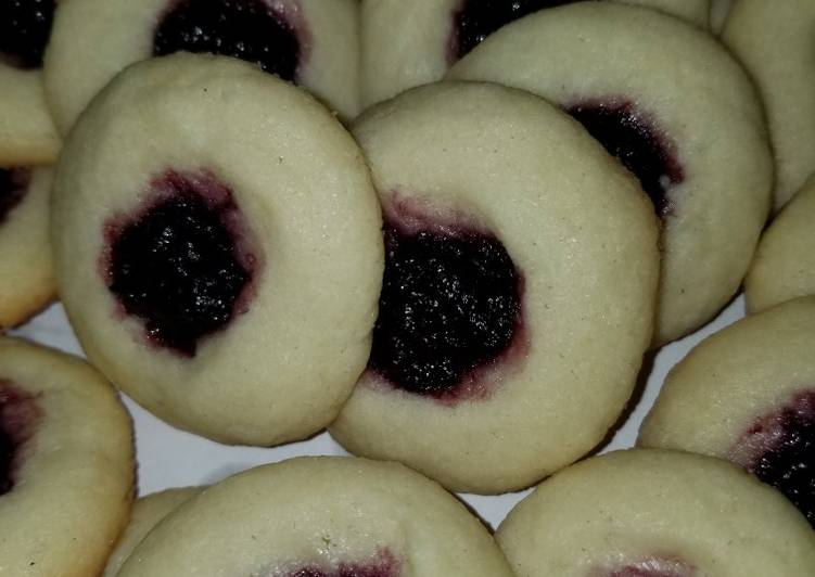 Step By Step Guide to Prepare Quick Thimble Cookie with Blueberry Preserve