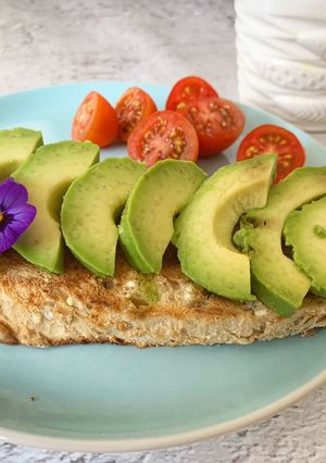 A picture of Avo on toast with fresh baby tomatoes and hot ginger tea ☕️.
