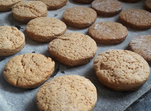 Una foto de Galletas de miel y canela fáciles y rápidas