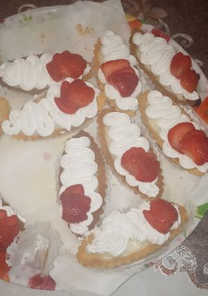 صورة لوصفة تارتولات بكريمة باتيسري بذوق الفراولة 🌸🍓🍓🍓