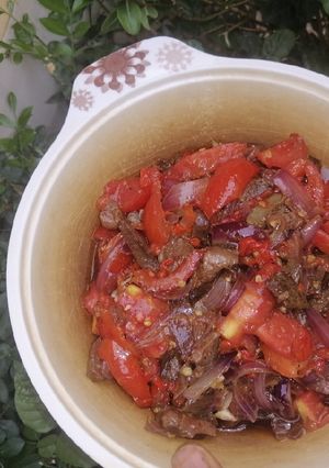 A picture of Liver and onion sauce.