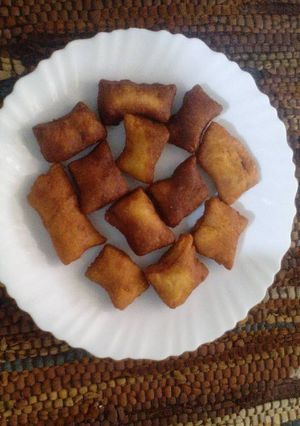 A picture of Mdalasinin & Iliki mandazi.
