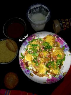 દહીં પૂરી (Dahi Poori Recipe In Gujarati) રેસીપી મુખ્ય ફોટો