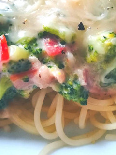 Una foto de Espaguetis con Brócoli y Bacon Cocido
