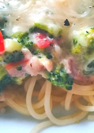 Foto principal de Espaguetis con Brócoli y Bacon Cocido