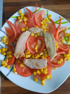 Una foto de Tomate en "ensalada tierra, mar y aire"