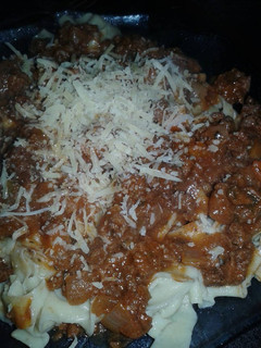 Una foto de Fideos caseros con salsa Bolognesa
