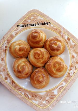 A picture of Rooti fiyooro(flower bread).
