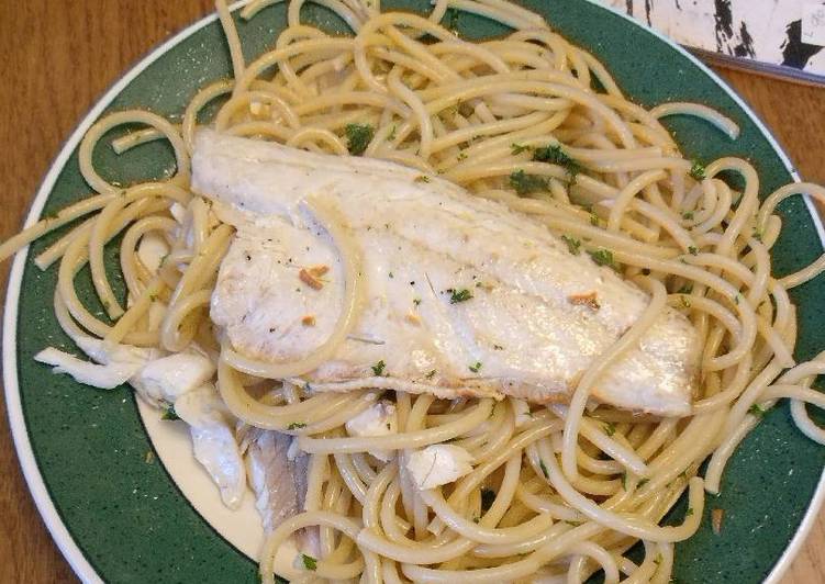 Pasta aglio olio con branzino