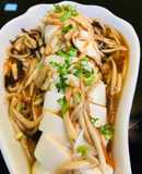 Đậu phụ non sốt nấm đùi gà