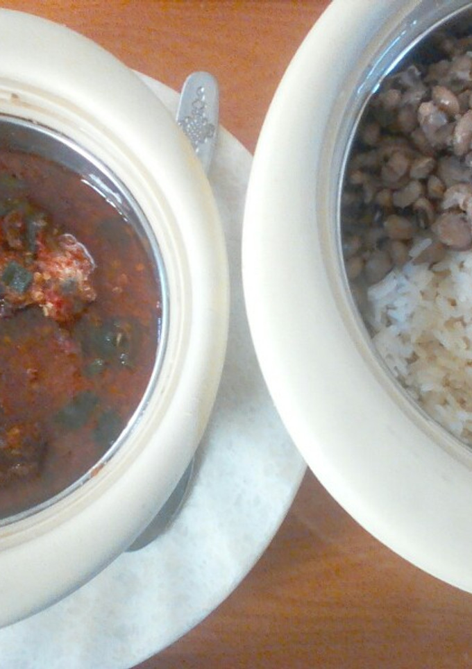 A picture of Rice,beans and source.