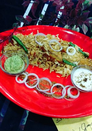 A picture of Chicken biryani.