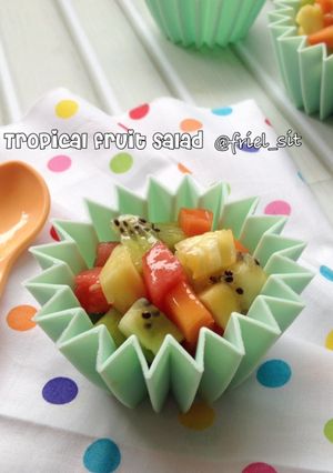 Foto resep Tropical fruit salad with honey-lemon dressing