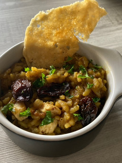 Una foto de Arroz meloso con pechuga de pollo al curry
