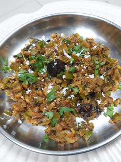 शिमला मिरची भाजी (shimla mirchi bhaji recipe in marathi) रेसिपी चे मुख्य फोटो