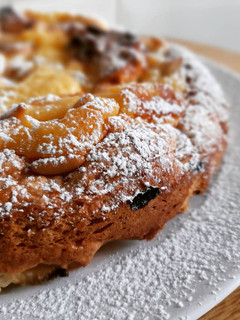 Una foto de Tarta de manzana y crema con piñones sin gluten