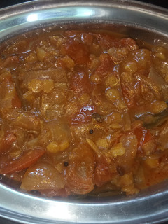 தக்காளி வெங்காய புளிக்கறி (Thakkali venkaya pulicurry recipe in tamil) செய்முறை முக்கிய புகைப்படம்